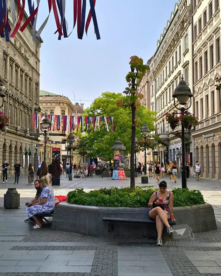Rua Knez Mihailova em Belgrado. Knez Mihailova Street in Belgrade.